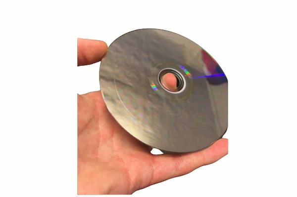 Zkontrolujte hluboké škrábance z disku
