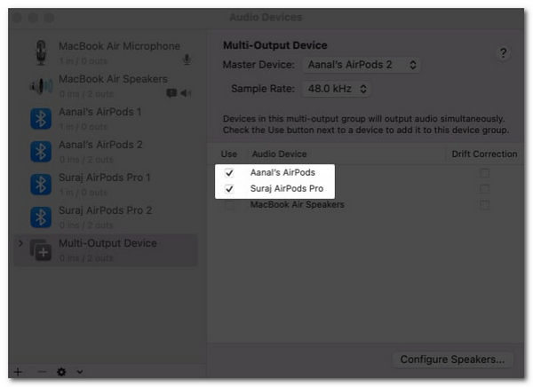 Markera rutan bredvid de två uppsättningarna Airpods på Mac
