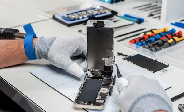 iPhone repair professional