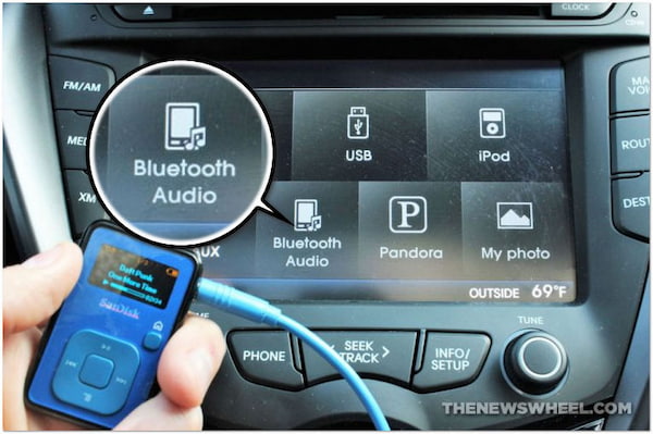 Riproduci musica da Phone Car con Bluetooth